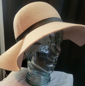Tan hat